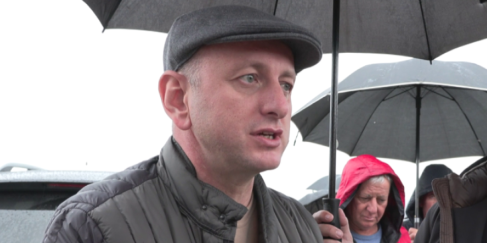 Drama u Crnoj Gori: Policija upotrebila silu u Botunu - napadnut Milan Knežević (FOTO)