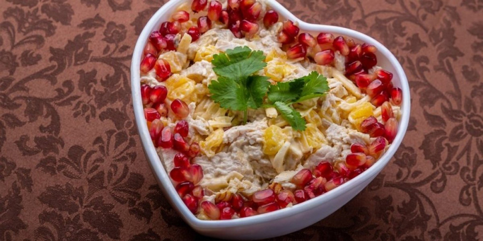 Salata sa piletinom i narom: Osvežavajuća i kremasta, a sprema se brzo i lako