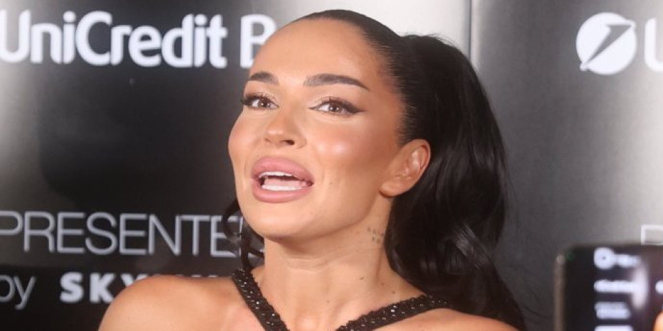 "Radi to na jeftin i bizaran način": Džehvu zbog fotografija razapeli na mrežama