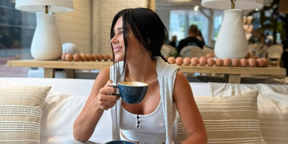 Skinula veš i opalila selfi - Stanija Dobrojević u bezobraznom izdanju (FOTO)