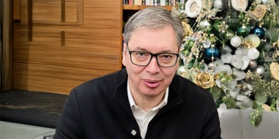 Vučić objavio šta su mu saradnici poželeli za Novu Godinu: Zbog jedne želje se udario po glavi (VIDEO)