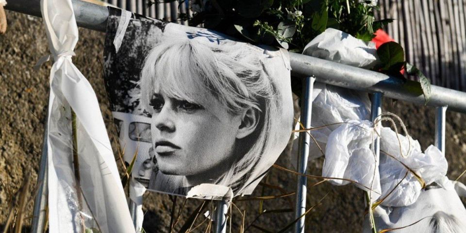 Ovako će izgledati grob Brižit Bardo: Majstori uveliko pripremaju sve za sahranu slavne glumice (FOTO)