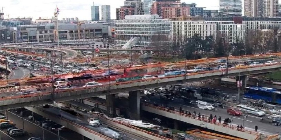 Šta se ovo dešava u Beogradu? Vozila se ne pomeraju, kolone kilometarske (FOTO)
