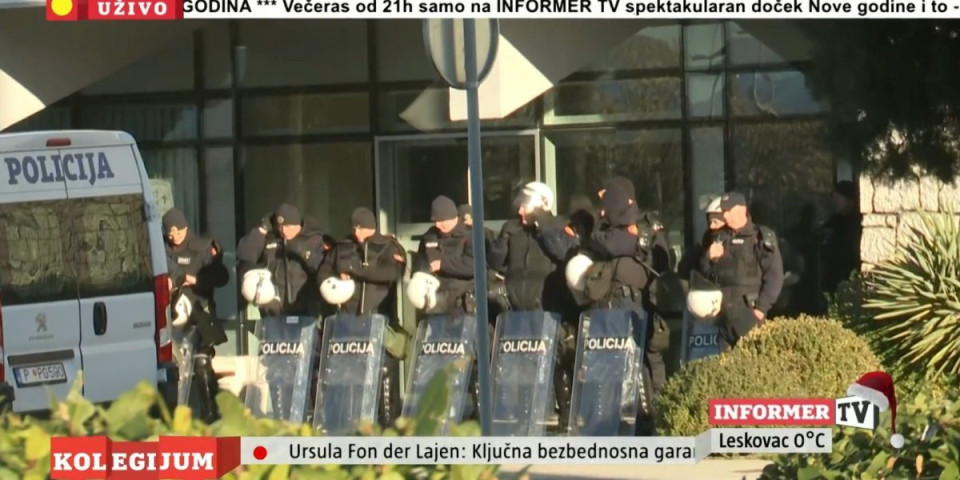 Tenzije kod aerodroma: Policija pod šlemovima ne da Zećanima da priđu premijeru Spajiću