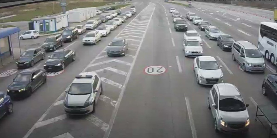 Na granicama se stvara gužva: Informerove kamere snimile trenutno stanje (FOTO)