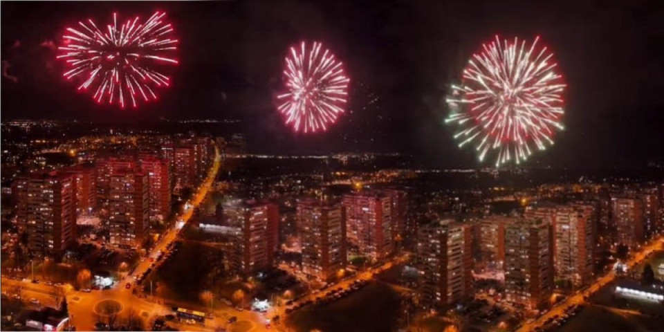 Rasplamsalo se nebo nad Beogradom! Pogledajte kakav je ovo spektakl (FOTO)
