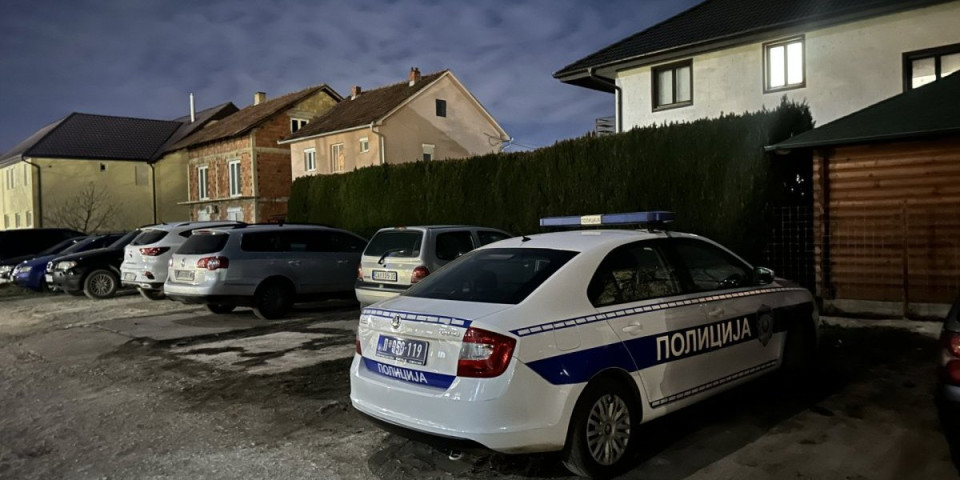 Drama u Čačku: Izboden muškarac u zgradi, krv prskala svuda