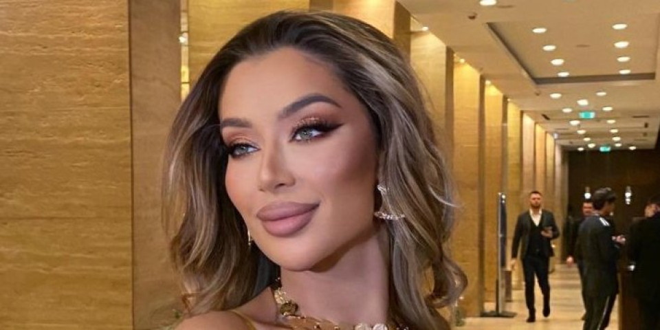 Na bujnim grudima sijaju dijamanti: Tea Tairović u provokativnom izdanju poslala snažnu poruku (FOTO)