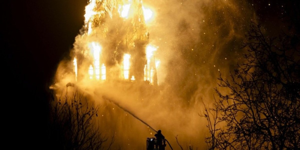 (VIDEO) Izgorela crkva u Amsterdamu stara 154 godine: Migrantske bande zapalile katoličku svetinju?