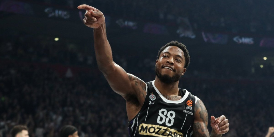 Šta se dešava sa Tajrikovim transferom u Olimpijakos? Barcokas se oglasio na konferenciji