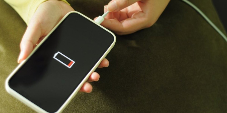 5 stvari "jede" bateriju: Evo zašto vam je telefon stalno na punjaču