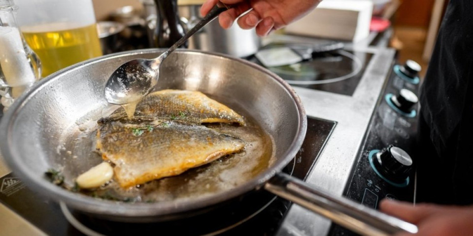 7 trikova profesionalnih kuvara za prženje ribe: Dobro ih zapamtite - greške mogu da je upropaste