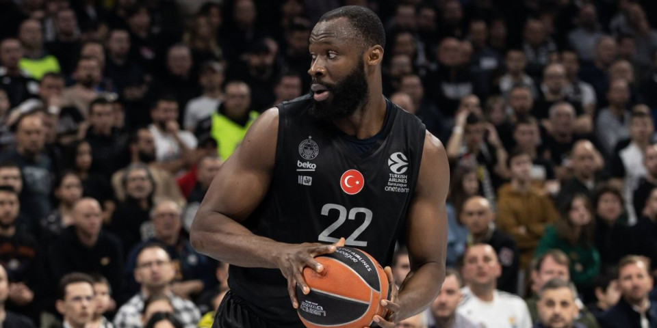 Moćni centar napustio klub - Sledeća stanica Partizan? Ovu vest su "grobari" nestrpljivo čekali