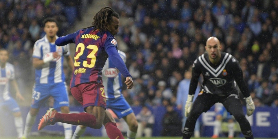 Držao se Dmitrović do samog kraja, ali... Barselona teškom mukom 'slomila' srpskog golmana