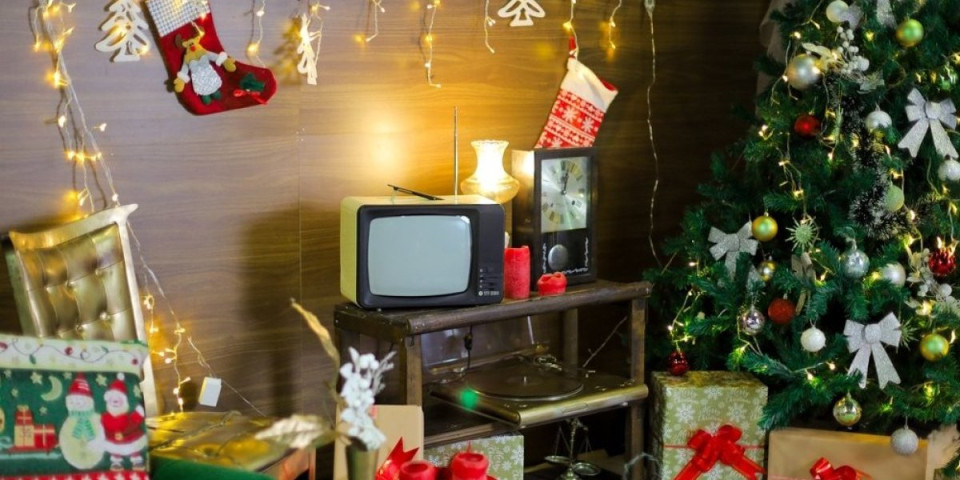 Od gramofona do plejlista: Koja muzika se slušala tokom praznika u Srbiji od 70-ih do 2000-ih