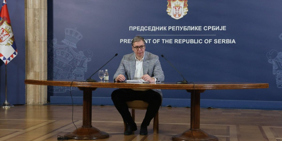 "Uzdamo se samo u sebe": Vučić navodi da ćemo u sledećih godinu i po dana udvostručiti vojne kapacitete