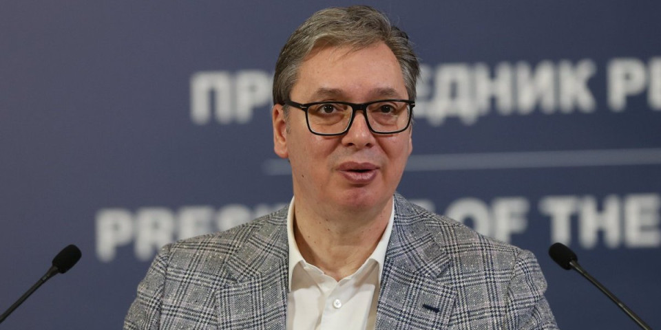 Vučić odgovorio na laži o lečenju dece SMS porukama: Lekovi, oprema - stostruko više nego za vreme blokaderske vlasti