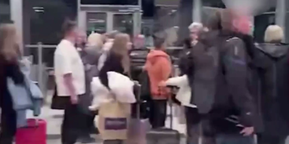 (VIDEO) Opsadno stanje u Moskvi! Aerodromi paralisani, eksplozije odjekuju gradom - Rusija na nogama nakon masovnog napada