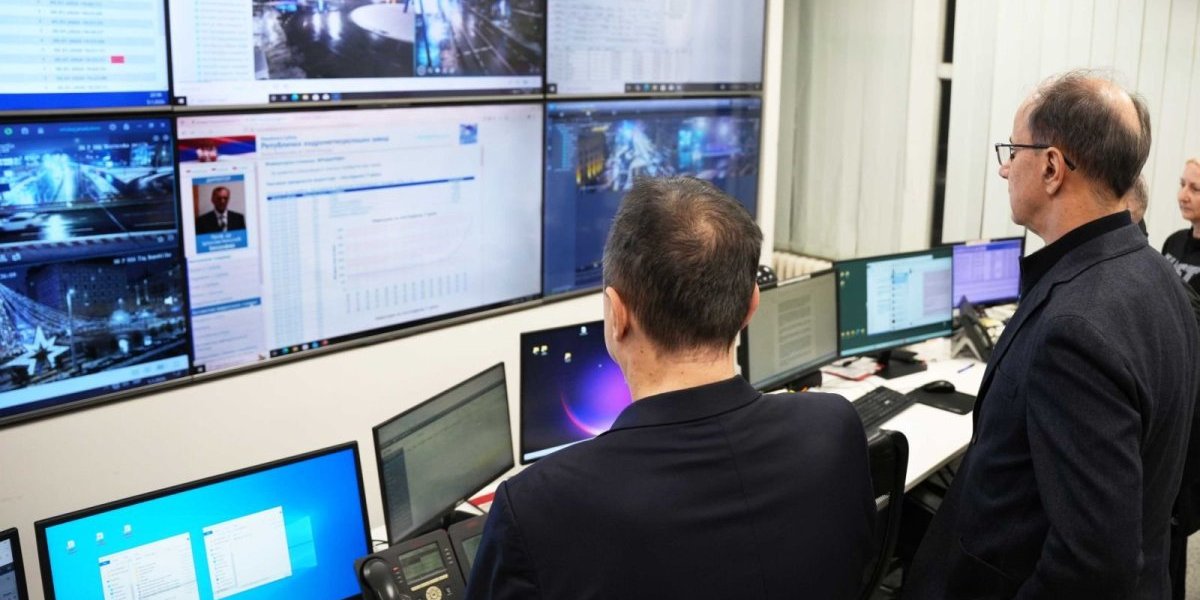 Premijer Đuro Macut i ministar Ivica Dačić u poseti Sektora za vanredne situacije zbog obilnih padavina i nepogoda