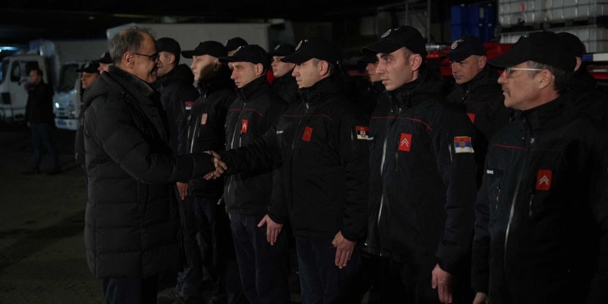 Premijer Đuro Macut za pripadnicima Sektora za vanredne situacije