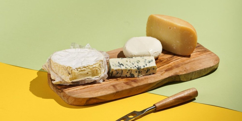 Jedete ga gotovo svaki dan, a može dovesti do srčanog i moždanog udara: Istina o sirevima