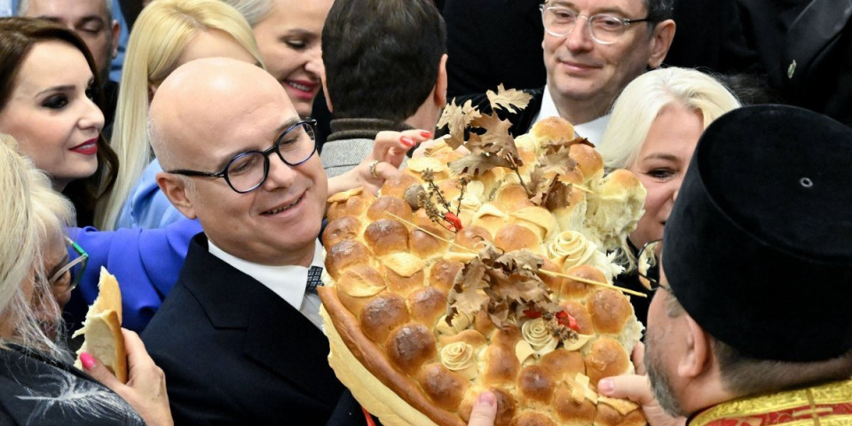 "Božić je dan kada je večnost ušla u vreme": Vučević čestitao veliki hrišćanski praznik