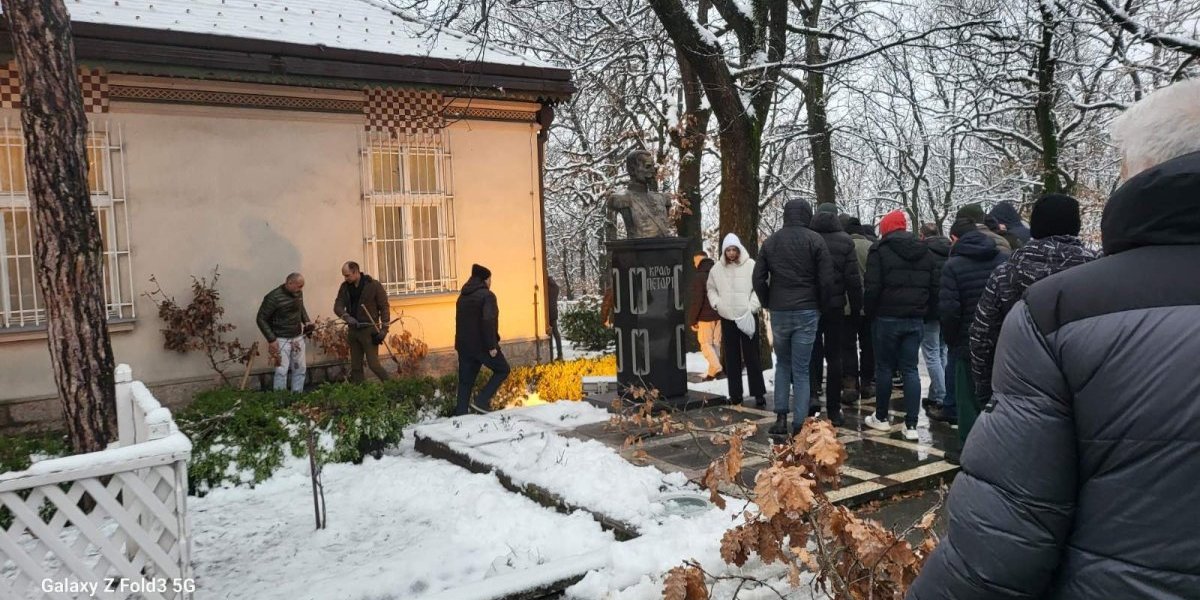 Čajanka kod Petrove kuće 