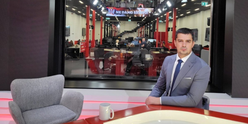 Najveselije Badnje veče uz Igora Ćurčića i ekskluzivne goste od 20 sati pa sve do ponoći!