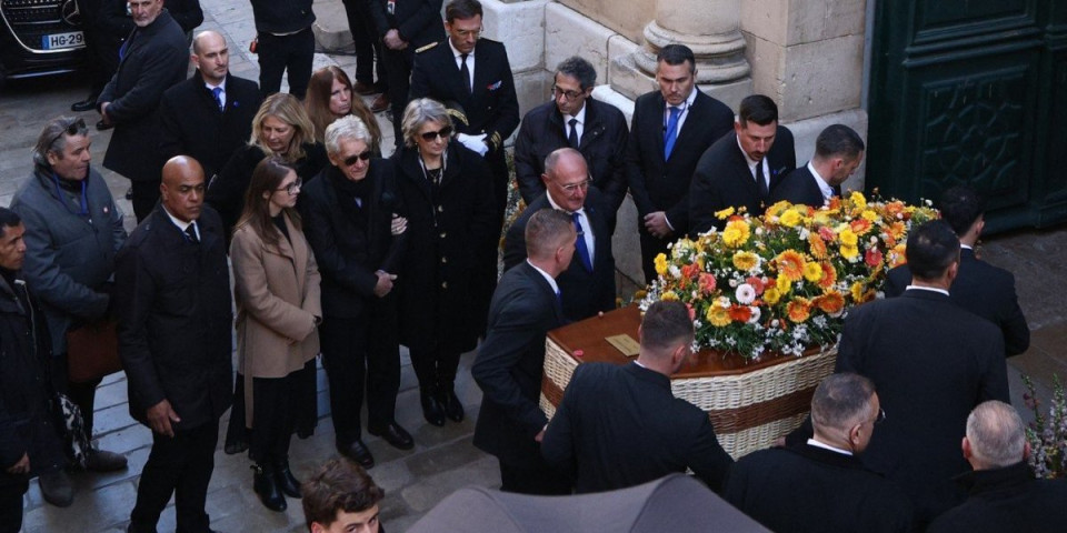 Poslednji ispraćaj filmske dive: Mnogo poznatih ličnosti na sahrani; "Za mene je Brižit Bardo Francuska" (FOTO)