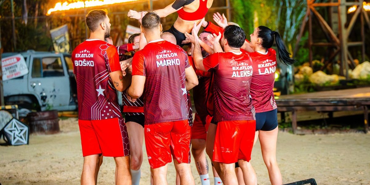 
Crveni tim pobedio u prvoj borbi
