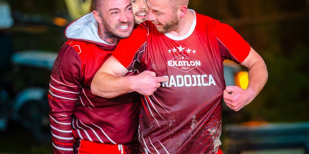 Jodžir sa saigračem iz Crvenog tima