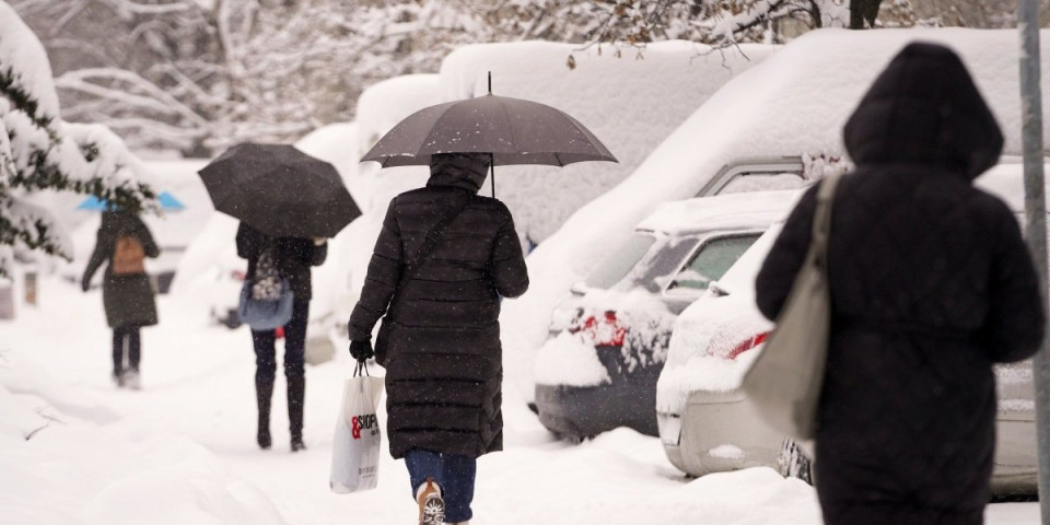 Žalite se na sporo čišćenje ulica, pa vi ne znate šta je u Švedskoj: Bosanka zapalila društvene mreže zbog snega (VIDEO)