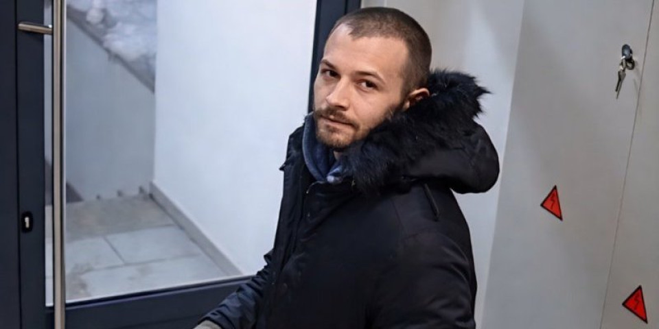 Care, pa zar to da ukradeš? Stanari zgrade u Batajnici zaprepašćeni, snimak lopova ih razbesneo (FOTO/VIDEO)