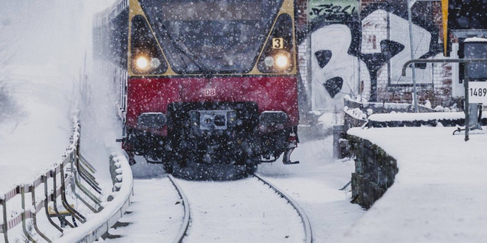 Srce Evrope okovano u led: Aerodromi zatvoreni, vozovi stoje, narod očajan
