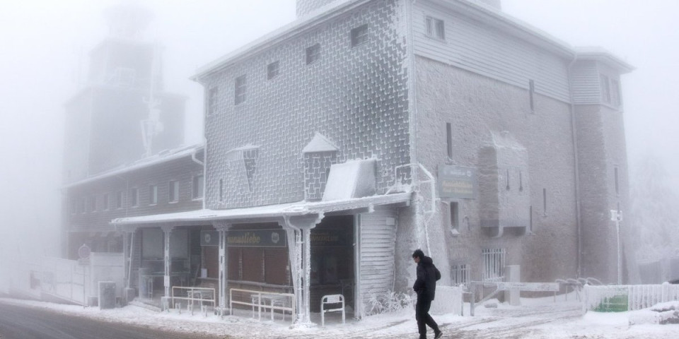 (FOTO) Sprema se snežni pakao! Stiglo jezivo upozorenje: Vožnja i pešačenje mogu biti smrtonosni