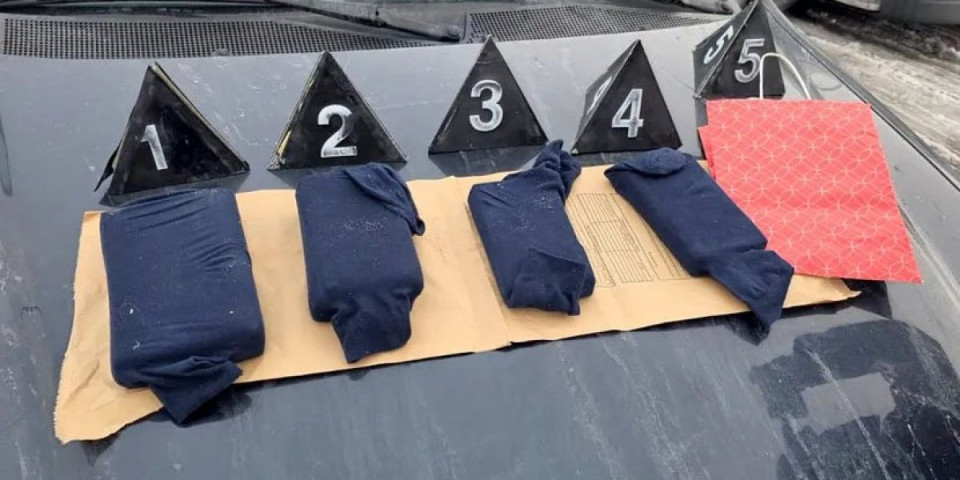 Pritvor Bugarinu! Kilogram kokaina i dva kilograma heroina držao u "mercedesu"