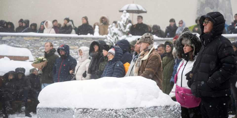 (FOTO) Završena komemoracija žrtvama tragičnog požara u Kran Montani!