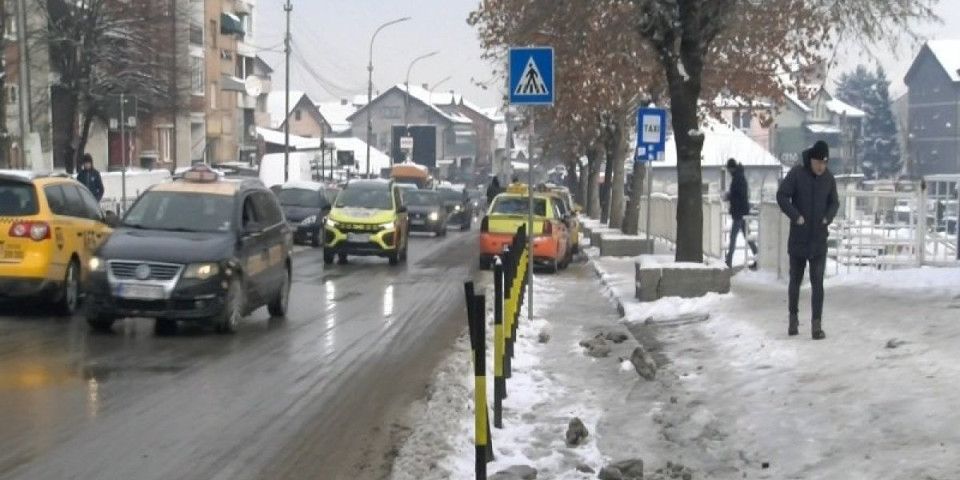 Poledica izazvala epidemiju povreda! Novopazarskoj Hitnoj pomoći pune ruke posla