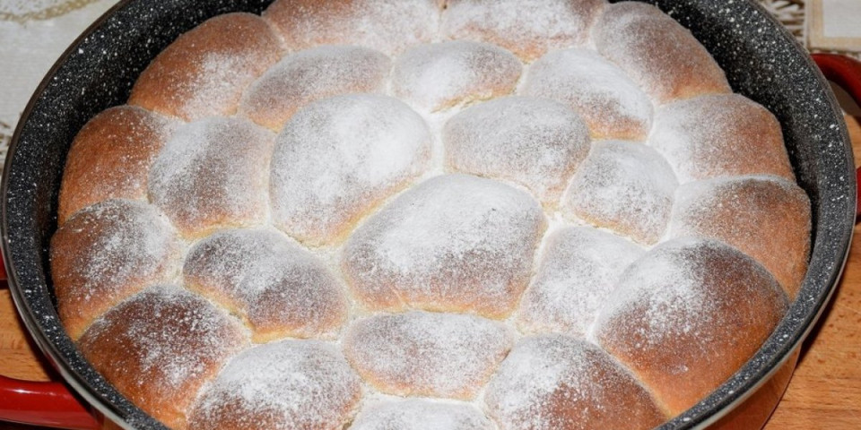 Domaće buhtle sa džemom meke kao duša: Recept iz bakine pećnice - tope se u ustima