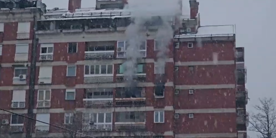 Uleteo u dim, evakuisao celu zgradu i završio u bolnici: Policajac heroj Majdanpeka (FOTO)