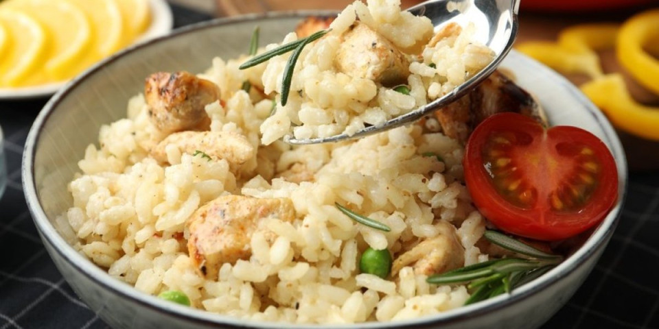 Rižoto sa piletinom koji se topi u ustima: Italijanski trik koji pravi veliku razliku