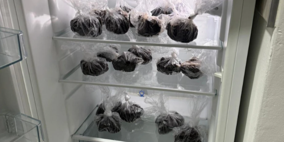 Dileri "poslastičari"! Krili dva kilograma kolača od marihuane: Uhapšeni Novosađani