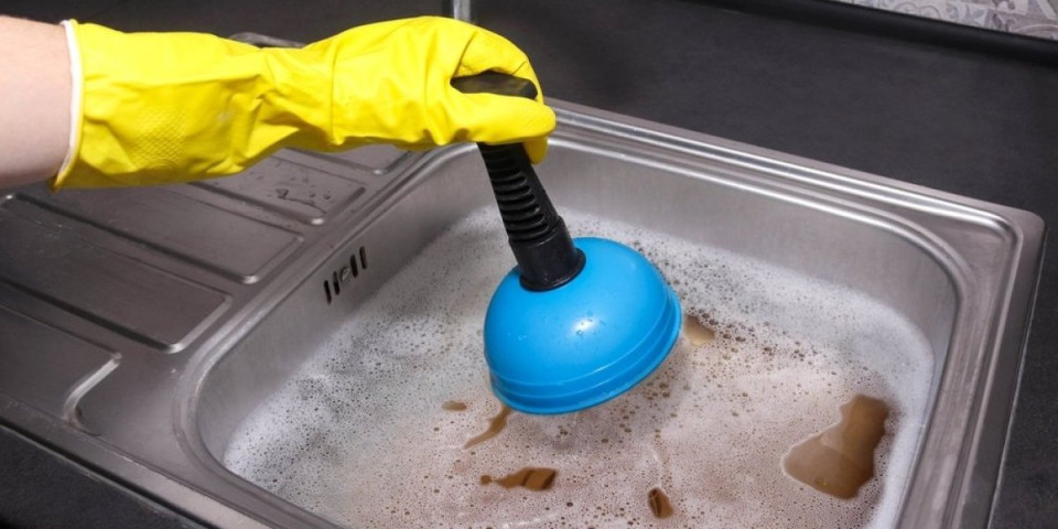 Otpušite sudoperu brzo i lako: Sve što vam treba je jaje - zaboravite skupe majstore (VIDEO)