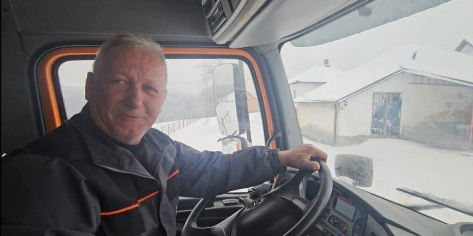 Šta sve ovaj čovek stiže: Čisti puteve, gasi požare, a čulo se i za poslednji podvig