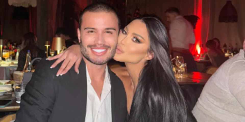 Pokojni frizer istetovirao usne Maje Marinković na butini: Starleta ne zna da je umro