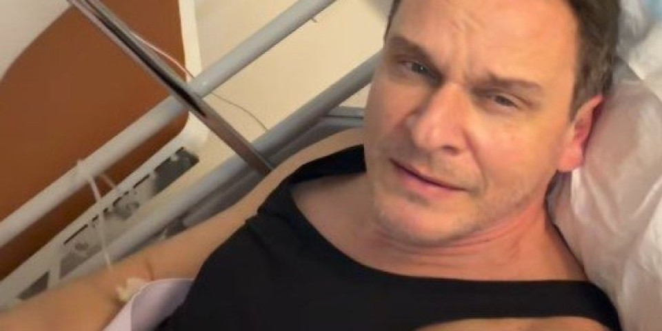 "Nalazim se u specijalnoj bolnici": Glumac objavio snimak iz bolničkog kreveta i zabrinuo fanove