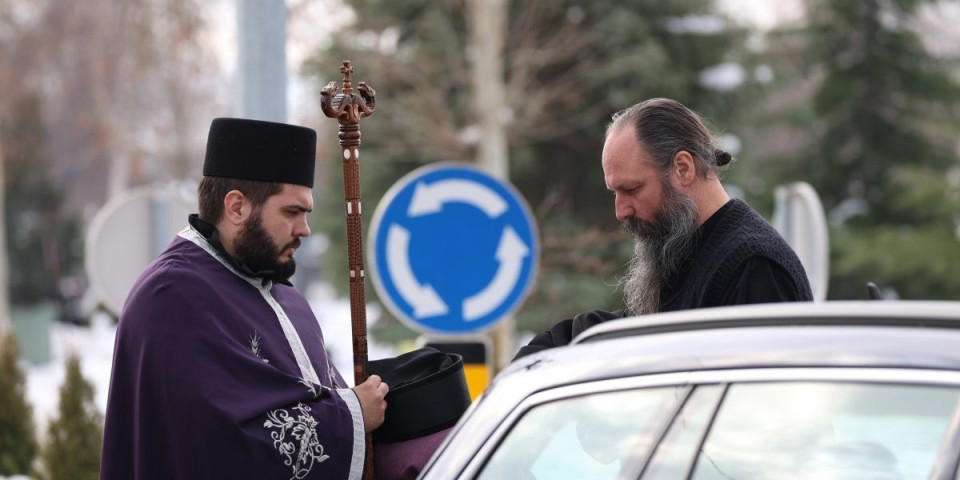 Glumac iz "Otvorenih vrata" služi opelo Ljubi Ninkoviću (FOTO)