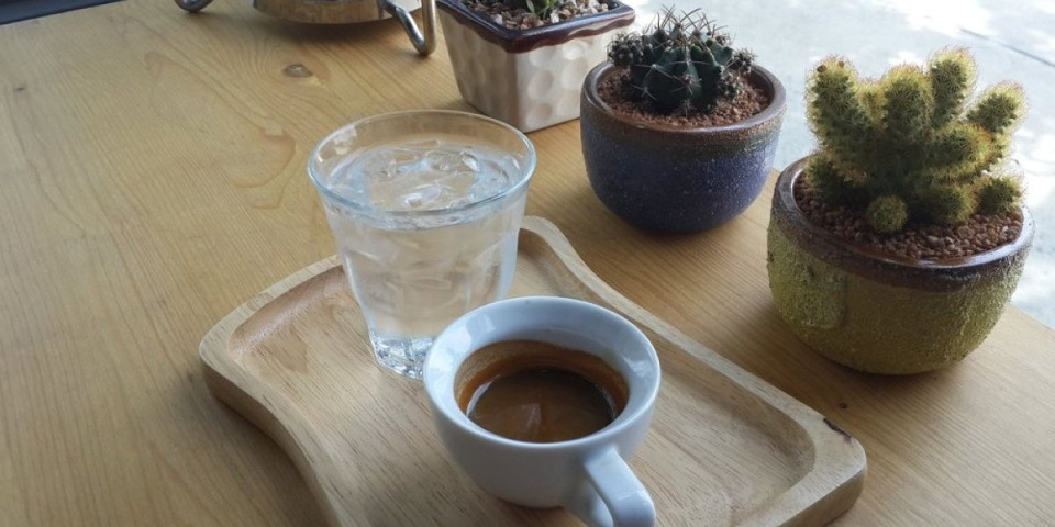 Jel ovde uračunata i šoljica? Cena espresa šokirala Srbe, čovek napustio kafić