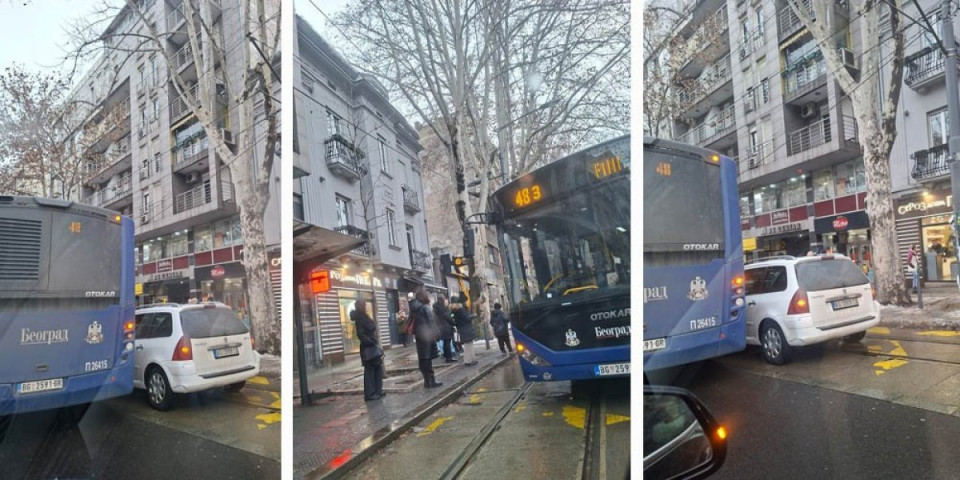 Sudar kod Slavije: Automobil se zakucao u autobus