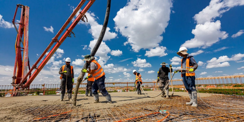Horor: Pumpa za beton pala na radnika - poginuo na mestu